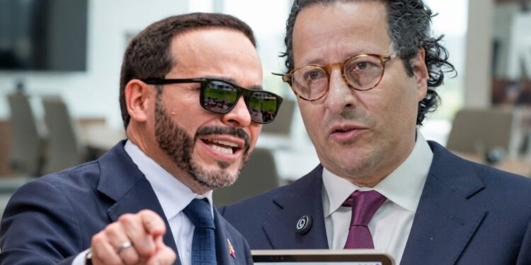 Primer mes de De La Espriella: presupuesto, DANE y universidades abren el debate político