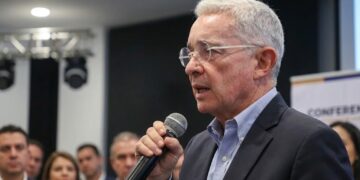 Uribe mueve el tablero pensional: así funcionaría su propuesta para cambiar el sistema y qué pasaría con Colpensiones