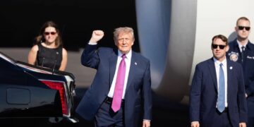 Trump presume un triunfo arrollador de su convención y desafía a la NFL por la audiencia