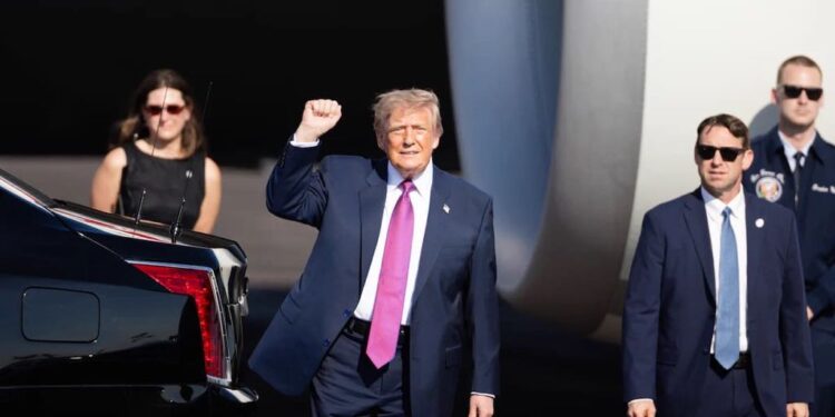 Trump presume un triunfo arrollador de su convención y desafía a la NFL por la audiencia