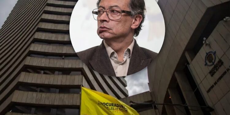 Denuncian a 74 funcionarios que habrían contratado con el Estado pese a estar inhabilitados: los contratos superan los $8.000 millones