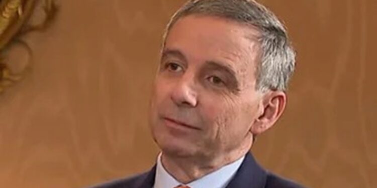 Gobierno prepara cambios tributarios: ¿qué pasará con el IVA y el 4×1.000?