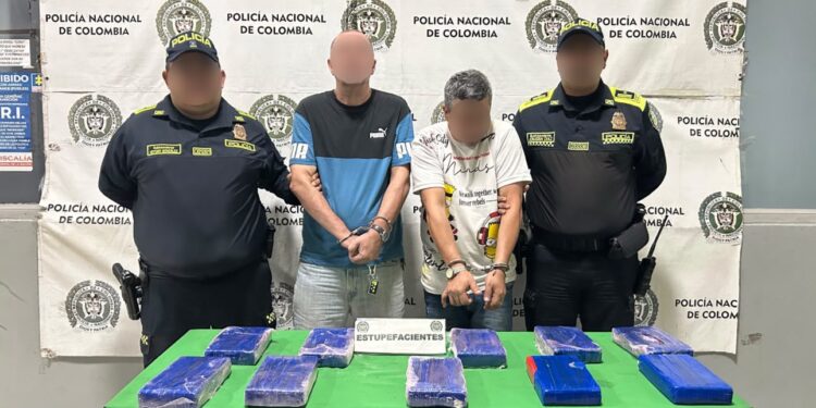 Dos capturados en Barranquilla tras ser sorprendidos con 10 paquetes de presunta base de coca