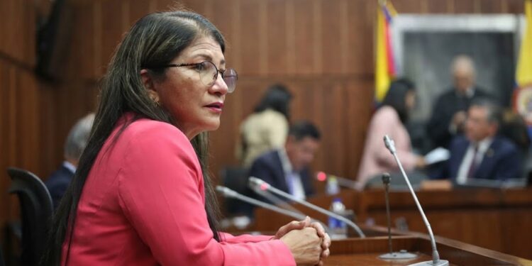 JEP estudia llamar a versión libre a Sandra Ramírez por señalamientos sobre reclutamiento de menores