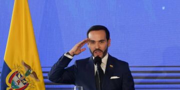 Encuesta revela el respaldo inicial a De La Espriella: 54 % tiene una imagen positiva del presidente