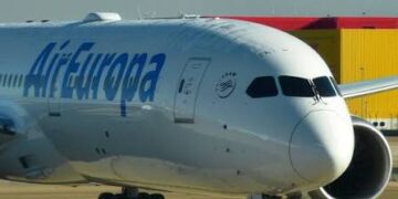 Gobierno anuncia $1.000 millones para impulsar el vuelo directo Barranquilla-Madrid