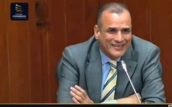 Dura decisión en Colpensiones: Gobierno pidió la renuncia de su presidente tras polémica en el Senado