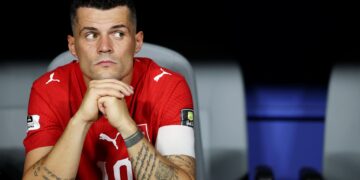 Suiza aparta a Granit Xhaka tras admitir que falsificó un certificado de vacunación