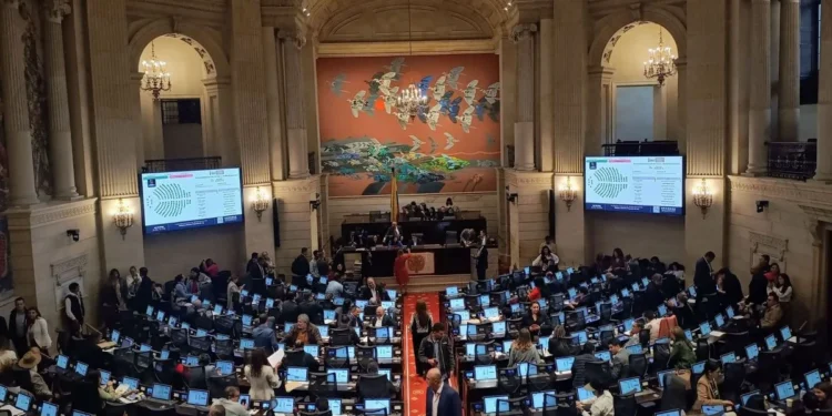 Congreso aprueba en primer debate el Presupuesto de 2027 por $634,9 billones y recorta $170.000 millones a la JEP