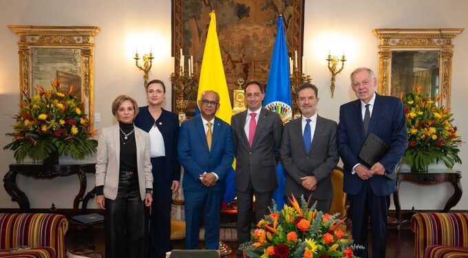 Alejandro Ordóñez se reunió con el secretario general de la OEA junto a José Manuel Restrepo y Omar Bula