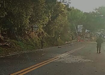 Carro bomba en peaje de El Bordo: Tres civiles heridos y cierre de la vía en el Cauca