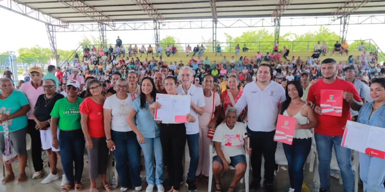 “Mi Casa Bacana” se mete con fuerza en el sur del Atlántico: entregó 400 títulos de propiedad en Candelaria