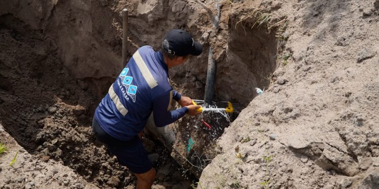 Triple A y la Gobernación del Atlántico neutralizan nueve conexiones ilegales de agua en la conducción Achotera