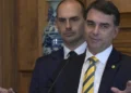 Flávio Bolsonaro habría salido de Brasil rumbo a Estados Unidos pese a una restricción judicial