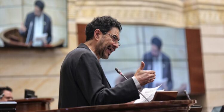 “Iván Cepeda, míreme si no le da miedo”: Jota Pe Hernández lo increpó por el escándalo del Pacto de Valledupar