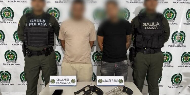 Mediante allanamiento en Ciudad Camelo, dos capturados y armas encontradas