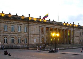 Presupuesto de 2027 cambia de rumbo: recortan $8,4 billones de deuda y aumentan la inversión pública