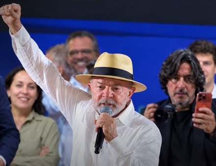 Lula se impone en una elección reñida y se prepara para gobernar Brasil por cuarta vez