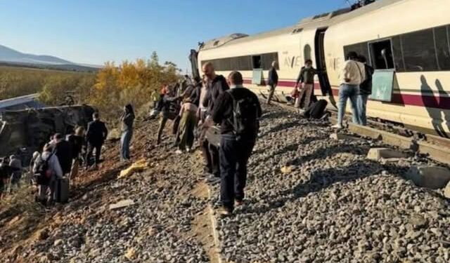 España, de luto por choque de trenes en Toledo: reportan al menos 30 muertos