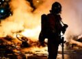 Francia anuncia toques de queda tras disturbios y saqueos en varias ciudades