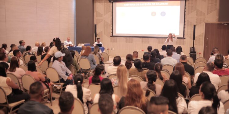 Educación departamental capacita a 180 docentes para impactar a 106.000 estudiantes en el Atlántico