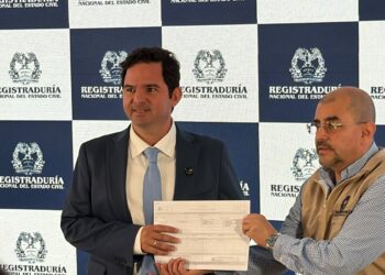 Registraduría entrega formularios para avanzar en el referendo por las regiones que busca reducir el tamaño del Estado