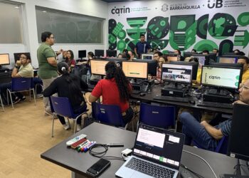 Cursos de tecnología en la noche, una oferta del Distrito para quienes tienen otras ocupaciones de día