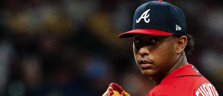 Didier Fuentes y los Bravos se enfrentan a los Dodgers en la Serie Divisional
