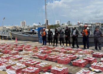 Golpe al narcotráfico en el Caribe: incautan 3,5 toneladas de cocaína y capturan a cinco