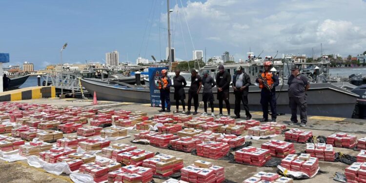 Golpe al narcotráfico en el Caribe: incautan 3,5 toneladas de cocaína y capturan a cinco