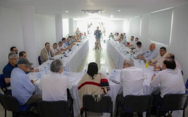 Denuncian presunta reunión reservada en Valledupar para gestionar testimonios contra líderes políticos de la oposición