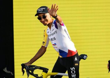 Egan Bernal descarta retiro del ciclismo
