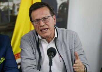 Centrales obreras plantearían aumento del 38,5 % al salario mínimo de 2027: esta es la propuesta