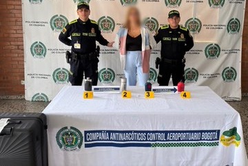 Camuflaba cocaína en frascos de loción: capturan a mujer que viajaría a Madrid desde El Dorado