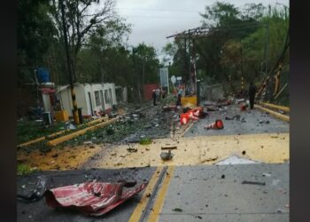 Carro bomba destruye el peaje de El Bordo y obliga a cerrar la vía Panamericana en el Cauca