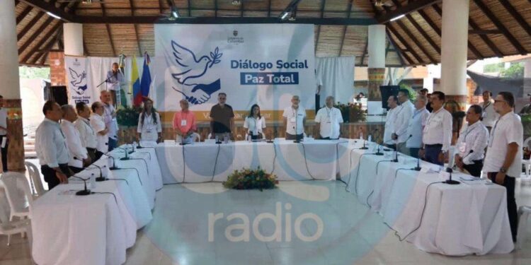 Foto de reunión en Valledupar reaviva polémica por supuesto complot contra De la Espriella, Uribe y Vargas Lleras