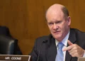 Senador demócrata Chris Coons cuestiona la política hacia Venezuela de la administración Trump y exige garantías para María Corina Machado