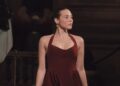 Michelle Char Fernández destaca en la Paris Fashion Week durante el desfile de la marca colombiana Baobab