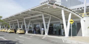 Distrito de Barranquilla asume la operación del lado tierra del Aeropuerto Ernesto Cortissoz tras firma de convenio con la Nación