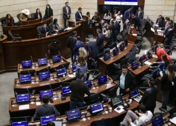 Polémica en el Congreso por suspensión de plenarias durante la semana de receso escolar