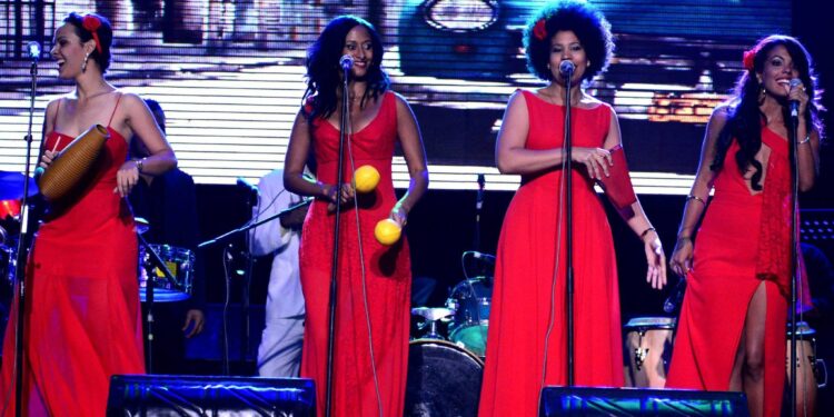 Pasión Caribe presenta ‘El Bembé’, un espectáculo cabaret en homenaje a los 50 años de trayectoria de Rosanna Lignarolo