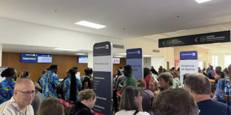 Alcaldía de Barranquilla y Aerocivil atienden a más de 1.280 pasajeros en el Aeropuerto Ernesto Cortissoz tras contingencia aérea por terremoto en Panamá