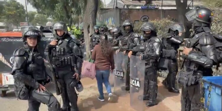 ESMAD recupera la movilidad en la Calle 13 con Carrera 123 tras retiro de manifestantes en Bogotá