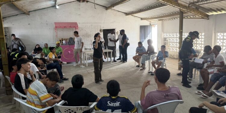 Alcaldía de Barranquilla vincula a 35 jóvenes del Suroccidente a cursos de barbería como alternativa frente a la conflictividad laboral y social