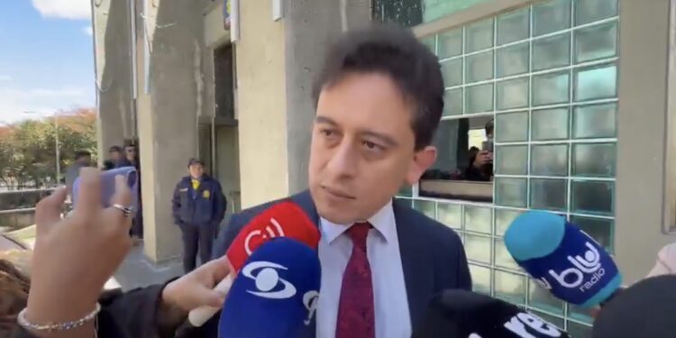 Luis Carlos Reyes ratifica ante la Fiscalía denuncias contra Armando Benedetti y su suegra por tráfico de influencias