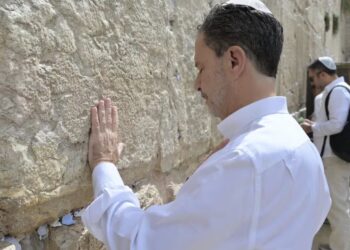 Canciller Omar Bula califica como «el momento más sublime» de su vida su visita al Muro de los Lamentos en Jerusalén