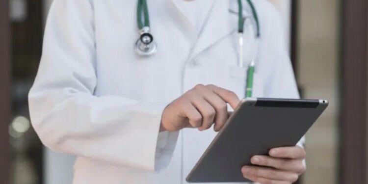 Contraloría alerta por daño fiscal superior a $694.000 millones en el sistema de salud del magisterio (FOMAG)