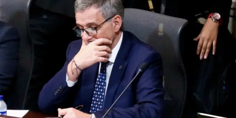 Gobierno oficializa recorte de $13,8 billones en el Presupuesto General de la Nación para 2026