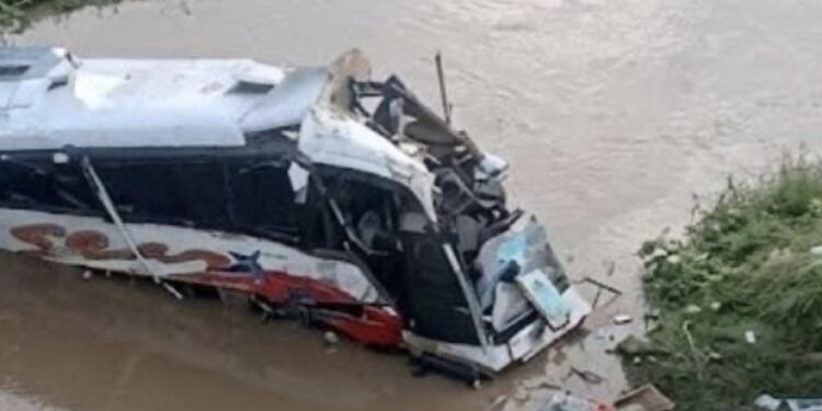 Cuatro muertos y 17 heridos deja trágico accidente del bus de la agrupación de Kbeto Zuleta en Bosconia