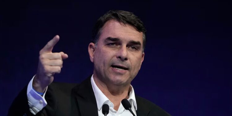 Flávio Bolsonaro habría salido de Brasil e intentado viajar a Estados Unidos tras perder el balotaje frente a Lula da Silva
